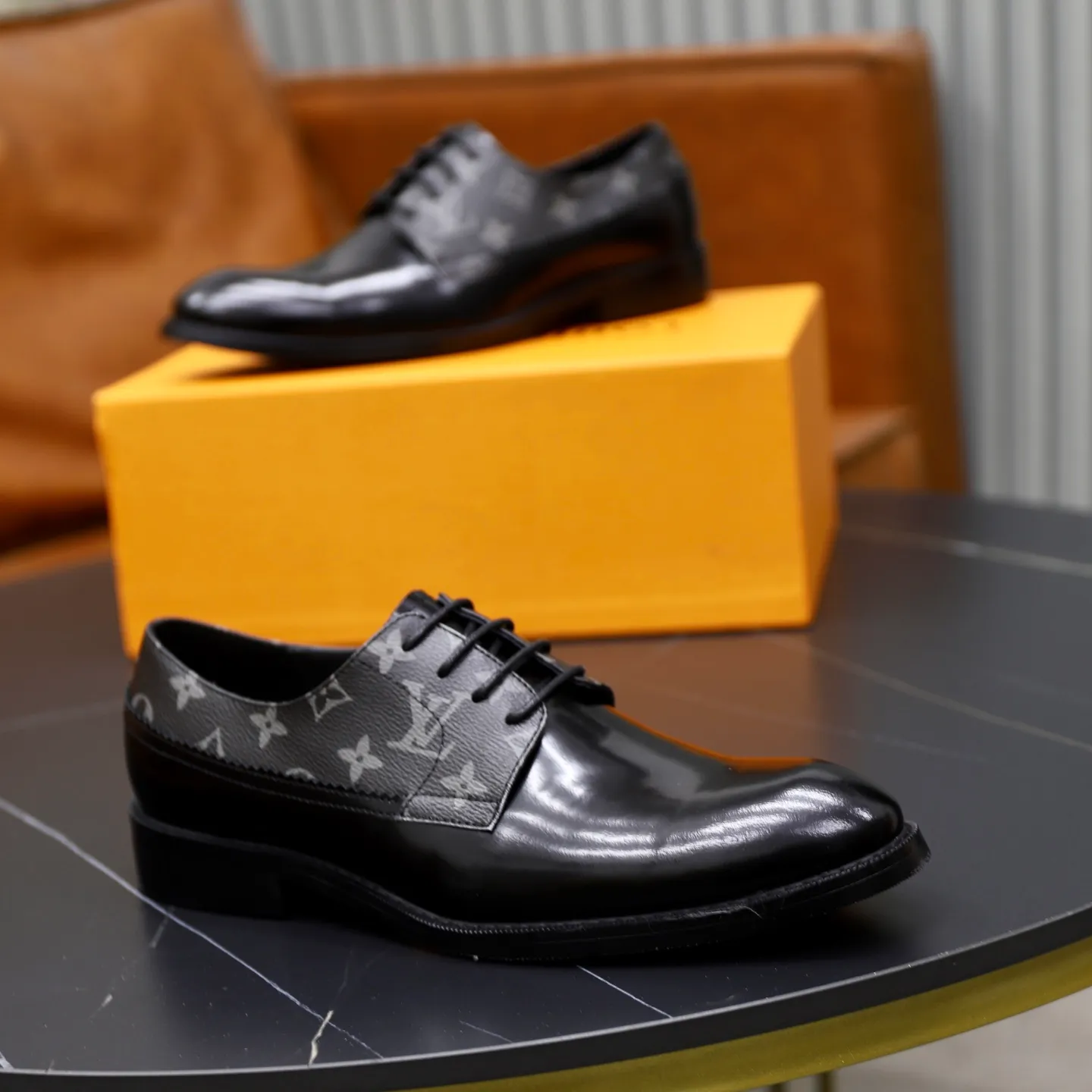 Ex-factory price: 500💰🙅‍♂️🙅‍♂️🙅‍♂️ Brand: LV Louis Vuitton Standard code: Men's size 38-44 (45 can be customized) Grade: Same style as the official website Original order quality Material: Original cowhide surface Comfortable sheepskin lining Original outsole Style category: Men's fashionable casual leather shoes Distinguished big-name luxury elements Top luxury Color: actual picture color